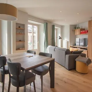Les Aiguilles- Town Centre Luxury 2 Bedroom Chamonix